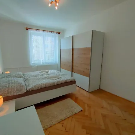 Apartamento 2-iz. V Tichej Lokalite S Bezplatným Parkovaním