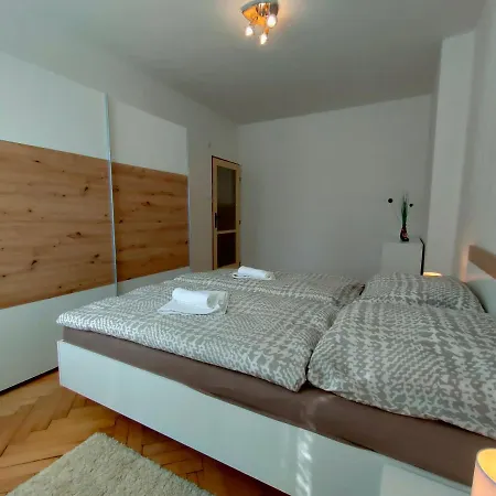 2-iz. V Tichej Lokalite S Bezplatným Parkovaním