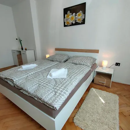 2-iz. V Tichej Lokalite S Bezplatným Parkovaním Apartamento