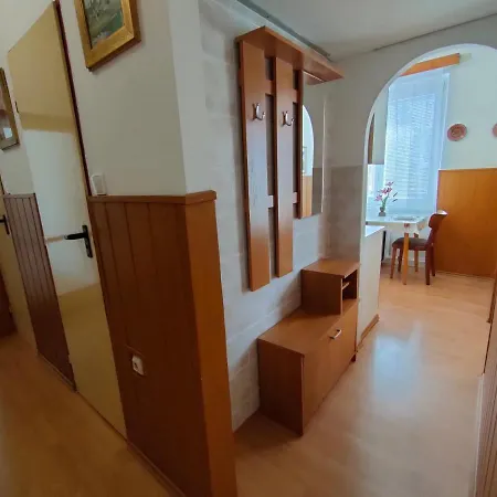 2-iz. V Tichej Lokalite S Bezplatnym Parkovanim