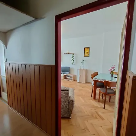 2-iz. V Tichej Lokalite S Bezplatnym Parkovanim Appartement