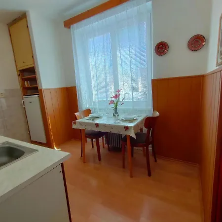 2-iz. V Tichej Lokalite S Bezplatnym Parkovanim