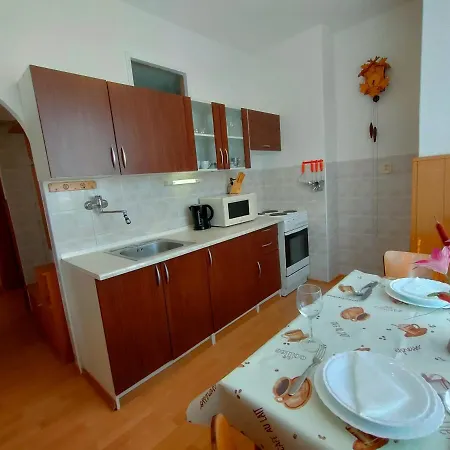 2-iz. V Tichej Lokalite S Bezplatnym Parkovanim Appartement *